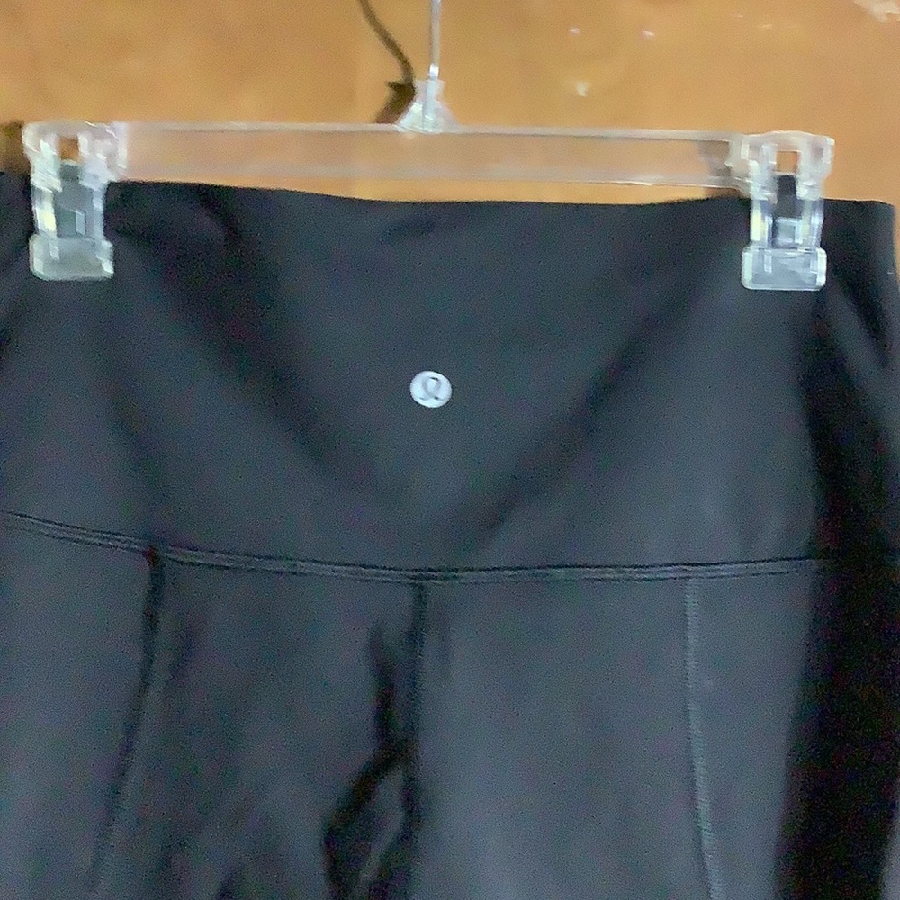 Black lululemon leggings ankle length.